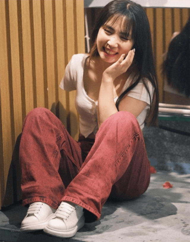 回顾:90后独臂女孩:考上211被多人表白,单手掌控的人生同样精彩