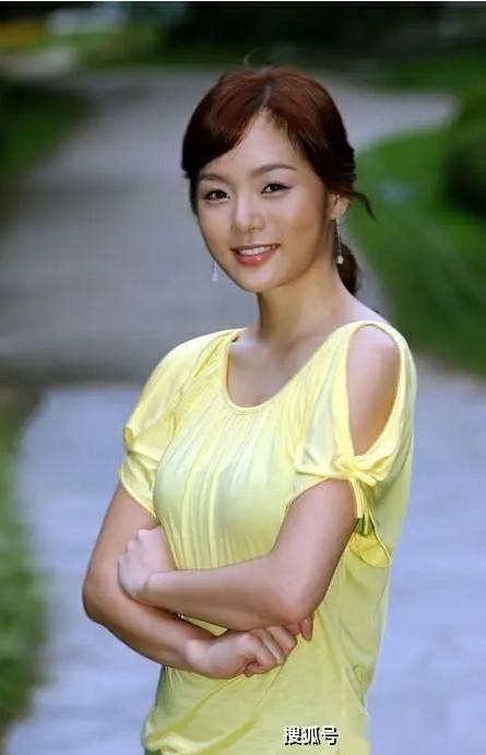 近日,韩国女演员蔡琳的丰腴身材引发了网友们的热议.