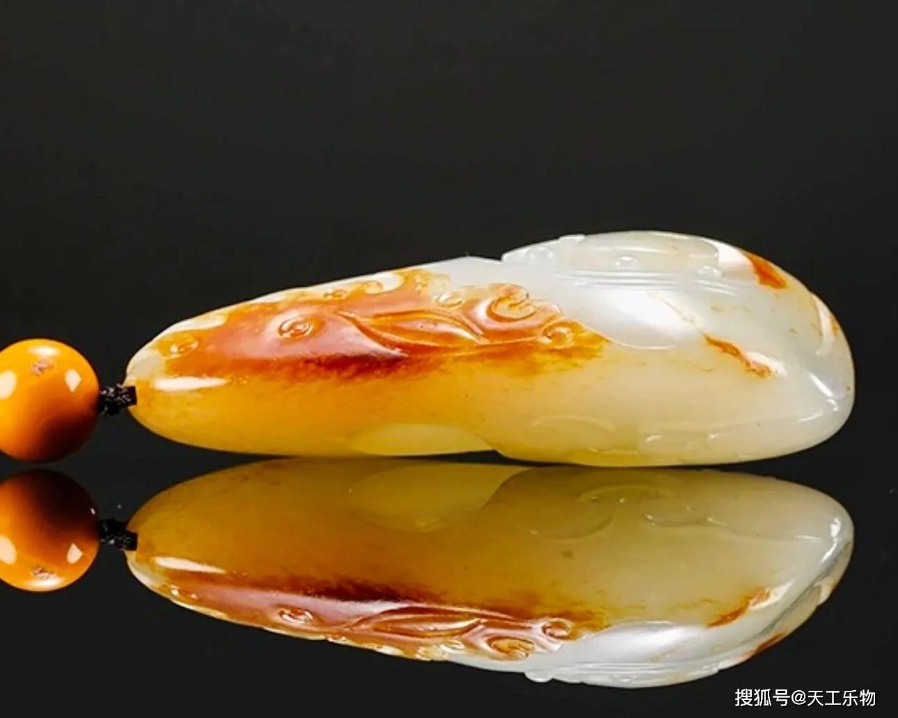 克价四千的红皮白肉!和田籽料巧雕"守护"!