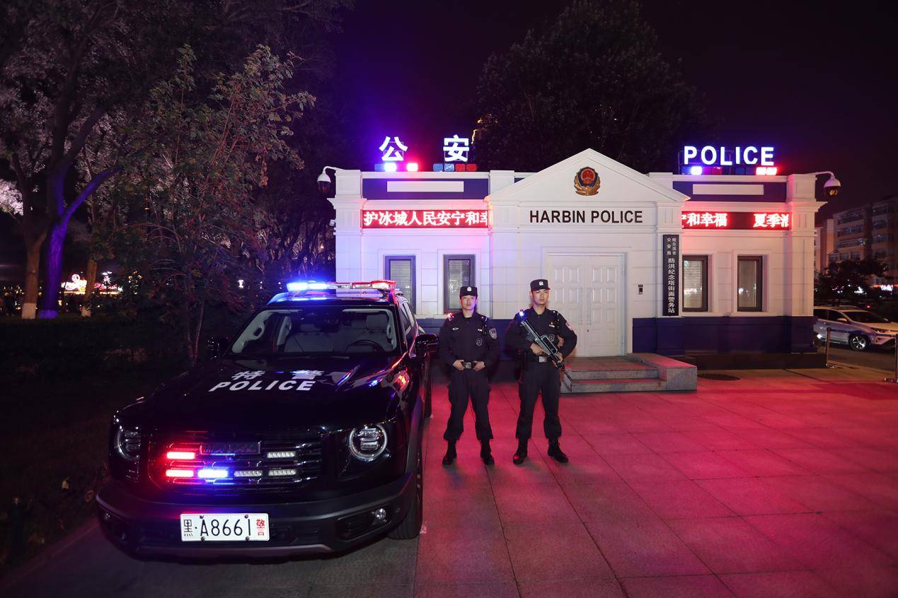 各街面警务站和武装处突车组,严格落实公安部武装巡逻"四项机制","1,3