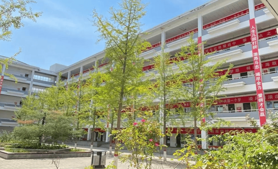 延安中学学生坠亡,老师批评不当的言语,成压垮他最后一根稻草!