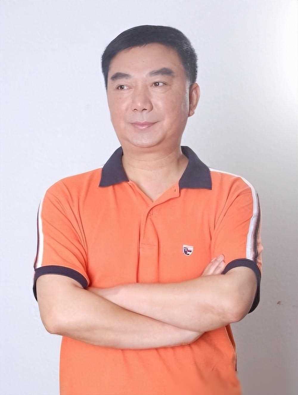 年少入伍,两次赴前线,看透郭德纲,姜昆的徒弟唐爱国,现在如何_相声
