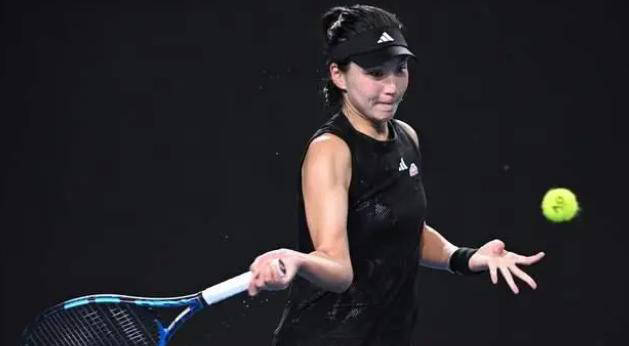 王欣瑜是中国00后的网球新秀,以出色的外表和优异的身材著称,因此被