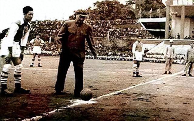 贺龙将军组建的足球队有多强?14场国际赛从无败绩,成为亚洲第一