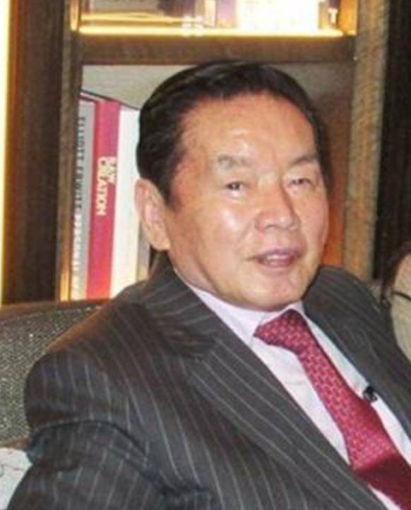 77岁日本富豪娶22岁女星,新婚3个月富豪离奇暴毙,3年后娇妻被捕