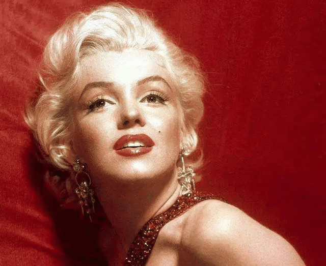 1962年,玛丽莲梦露,穿水晶钻石礼服裙为美国总统庆生,艳压群芳