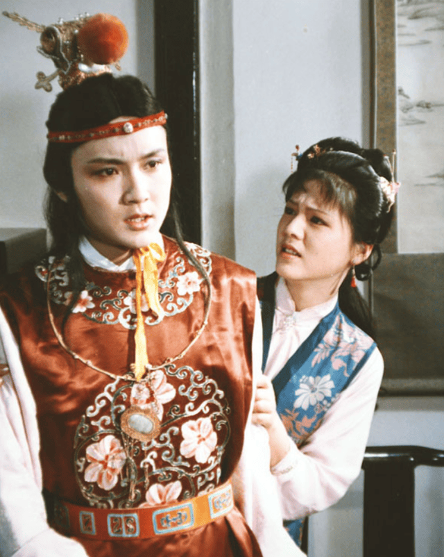 袭人和贾宝玉偷试多年,为何一直没怀孕?看赵姨娘就是答案