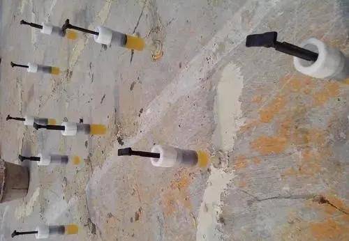 夏季混凝土现浇板的裂缝有哪些控制措施？一次讲清楚！