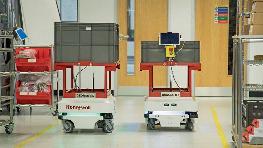 agv搬运机器人使用物联网卡实现更高效,智能的操作