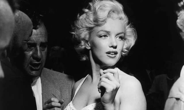 1962年,玛丽莲梦露,穿水晶钻石礼服裙为美国总统庆生,艳压群芳