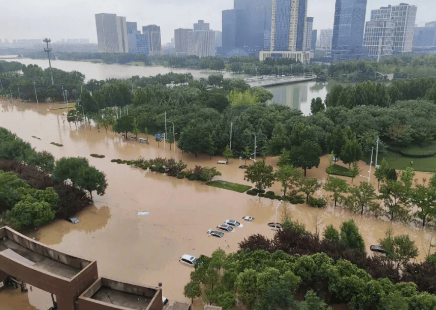 航拍暴雨后的郑州图片