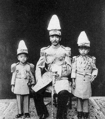 张作霖之父:一个嗜赌成性,饿死妻儿的赌徒,后被无赖杀死_张有财_父亲