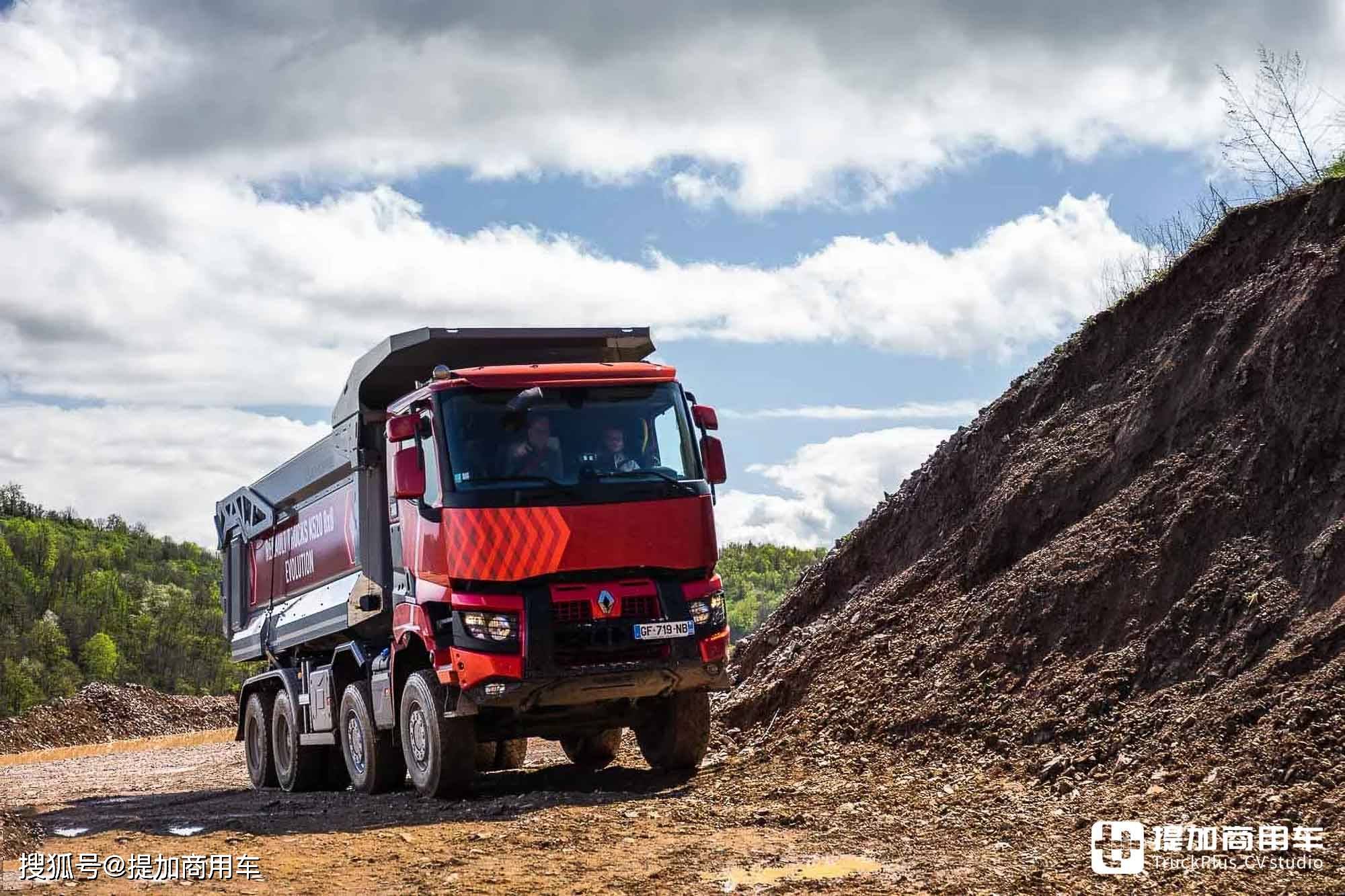 国内见不到的雷诺矿用自卸车实拍,外观太"骚气",还是8x8全驱