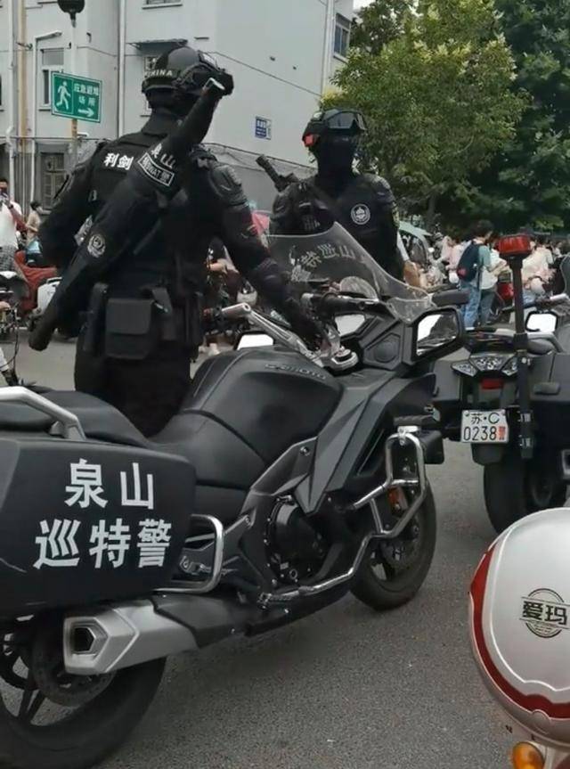 巡特警铁骑图片