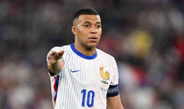 金球奖梦碎:25岁姆巴佩成就远逊梅西与c罗