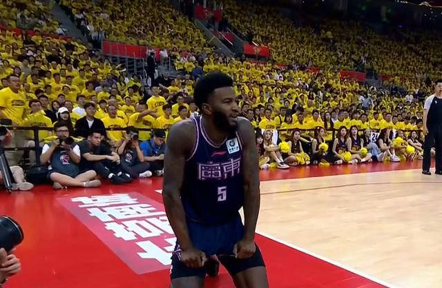 徐昕:广东男篮内线新希望,打爆哈雷尔引关注