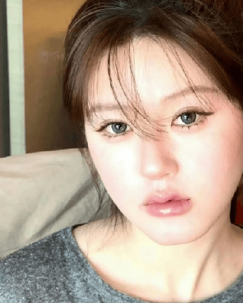 赵露思近照美爆全网,她到底是瘦了还是整容了?