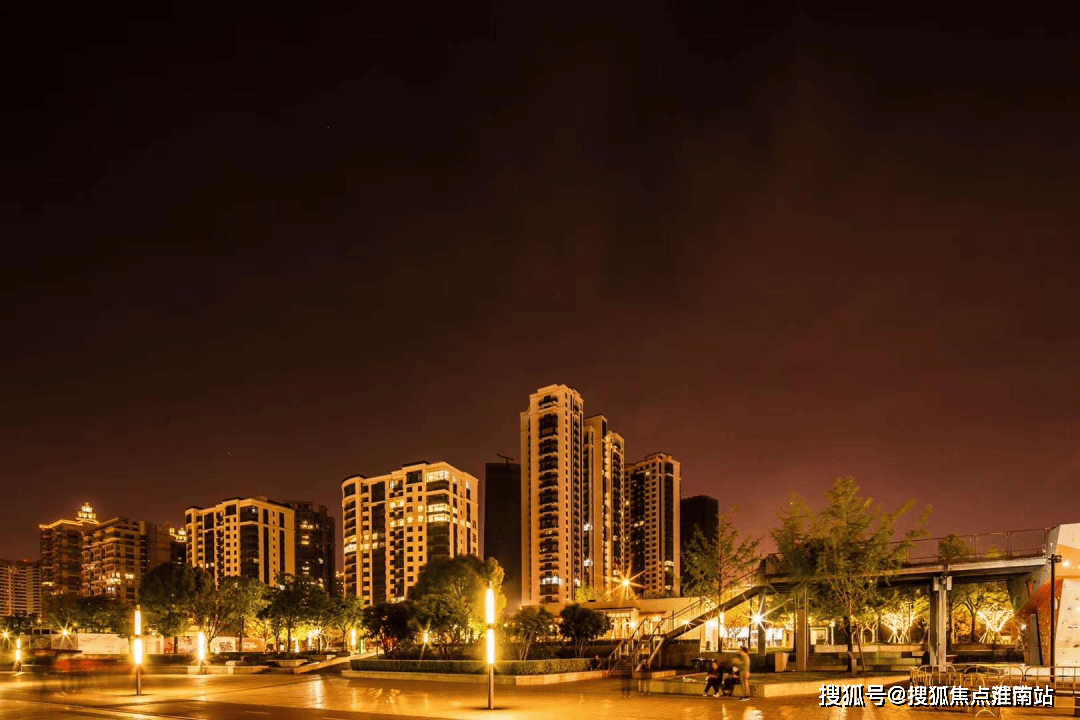 夜景实拍▼小区实景拍摄「尚海湾」实景图作为徐汇滨江的顶级ip大盘