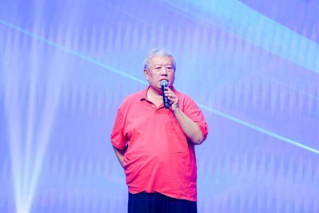 (左起:何明骐,郝毅,刘刚,陈沛,曹岱,张顼楠)参与揭牌的领导有:中国