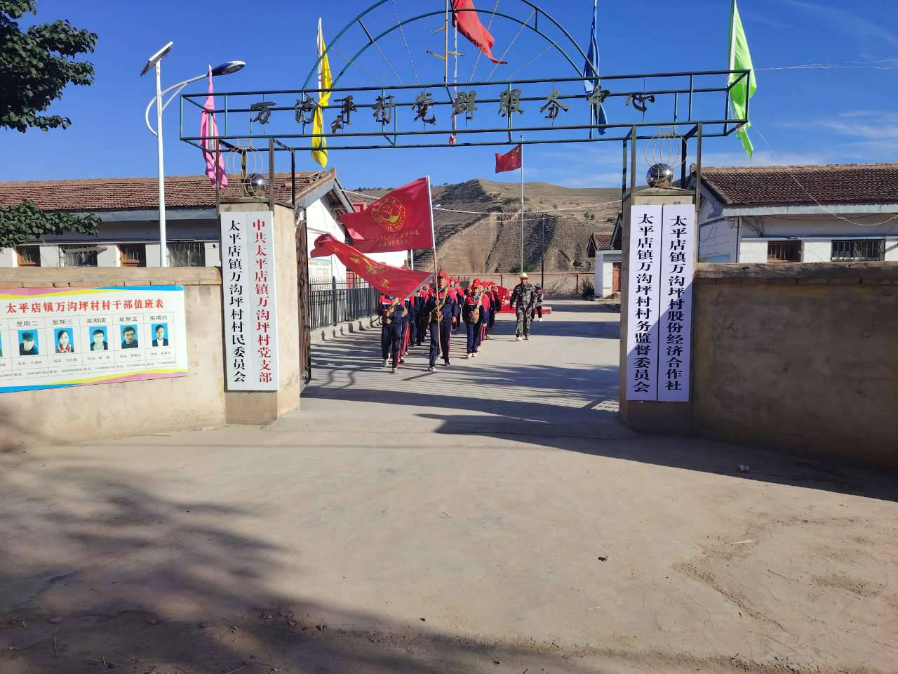 面对孩子的叛逆行为,不少家长选择了"棍棒教育",试图通过强权镇压这股