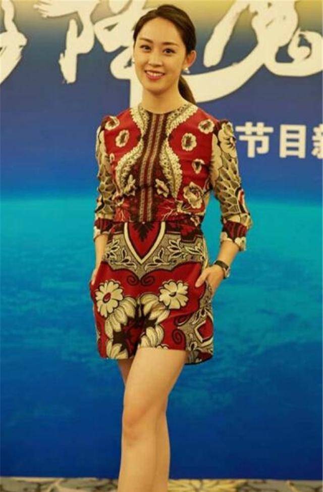 美女富豪吴艳:辞职陪男友创业,自己却成董事长,回报母校捐一亿