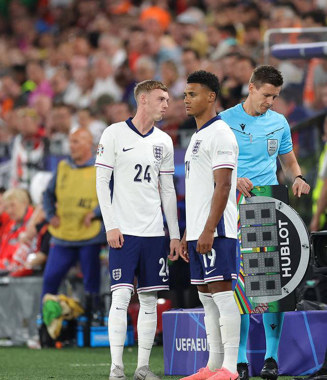 英格兰队神奇逆转荷兰晋级决赛!欧洲杯再现惊心动魄一战