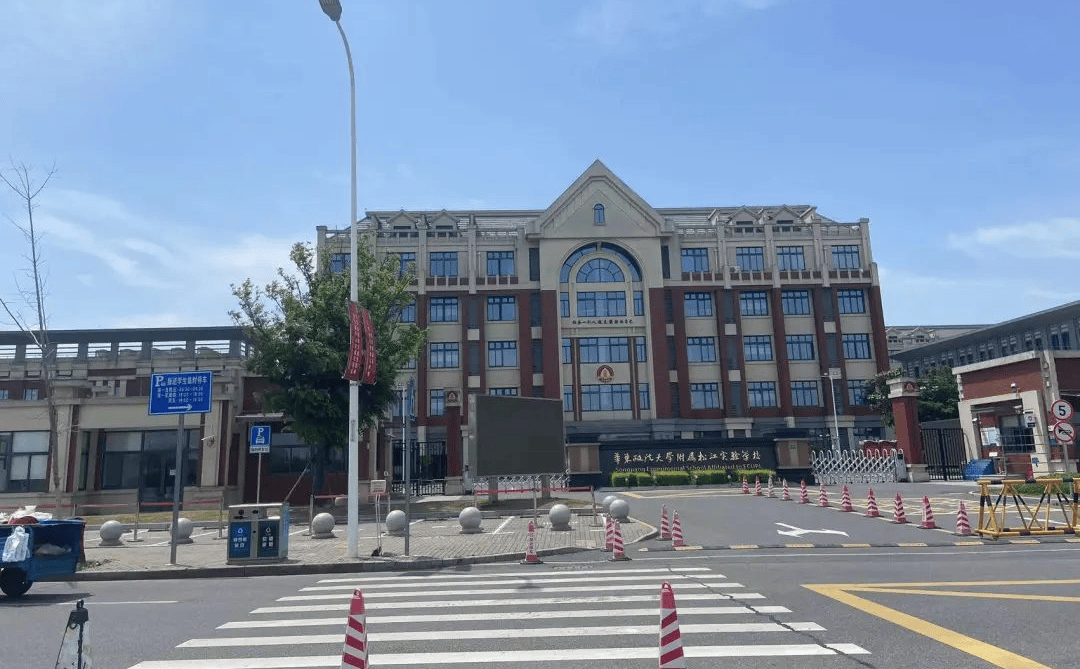 华东政法大学附属松江实验学校实景还有上外松外,华政附校,上外云间