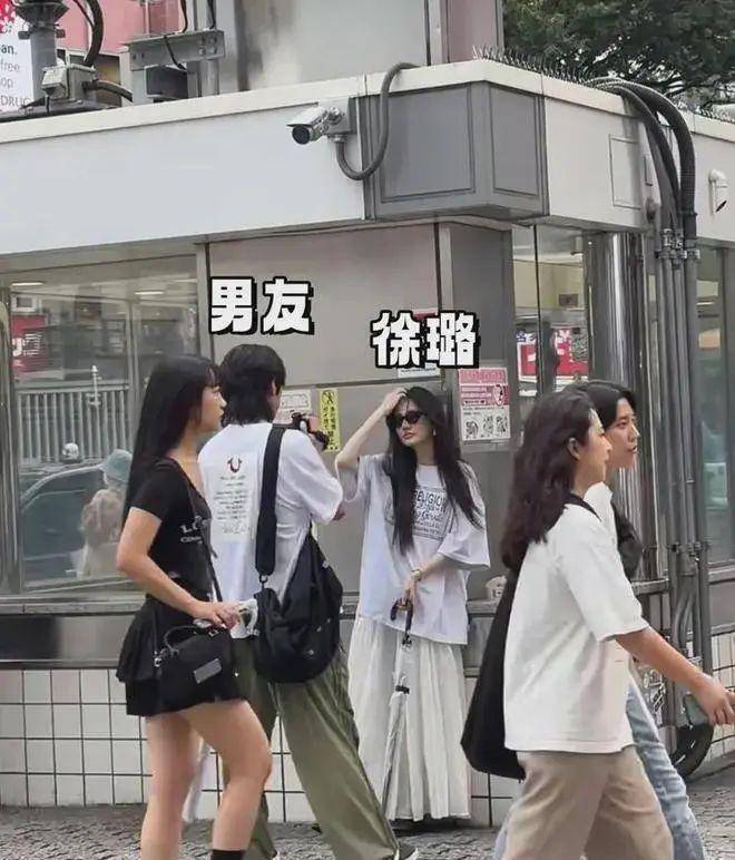 据不少网友偶遇并分享的照片显示,徐璐和男友在日本多个景点都留下了