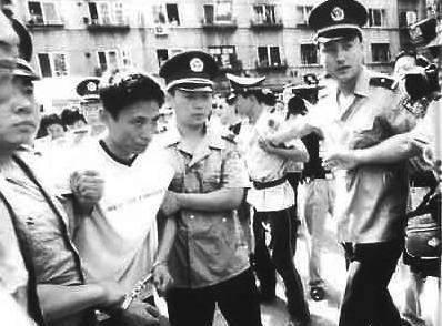 九十年代最狠黑帮头,曾当警察面开枪,最终却落的如此下场_刘涌_沈阳