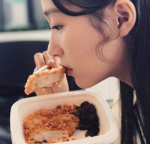 女明星吃东西,景甜腼腆,佟丽娅吃"猫食",论吃相我只服赵丽颖