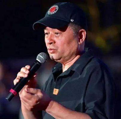 65岁毕福剑再次"饭桌失言"!消失了9年的他,走上了一条不归路