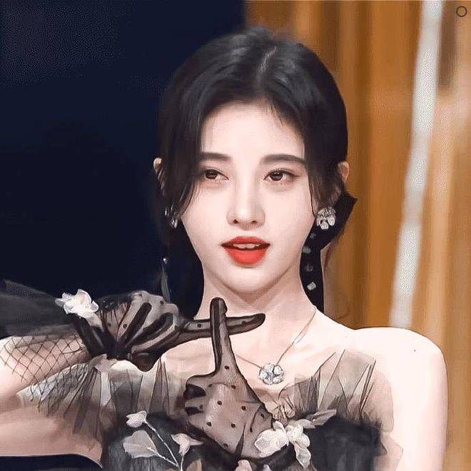 原创            鞠婧祎突破5w超like，内娱首位女明星-女明星鞠婧祎人气排名