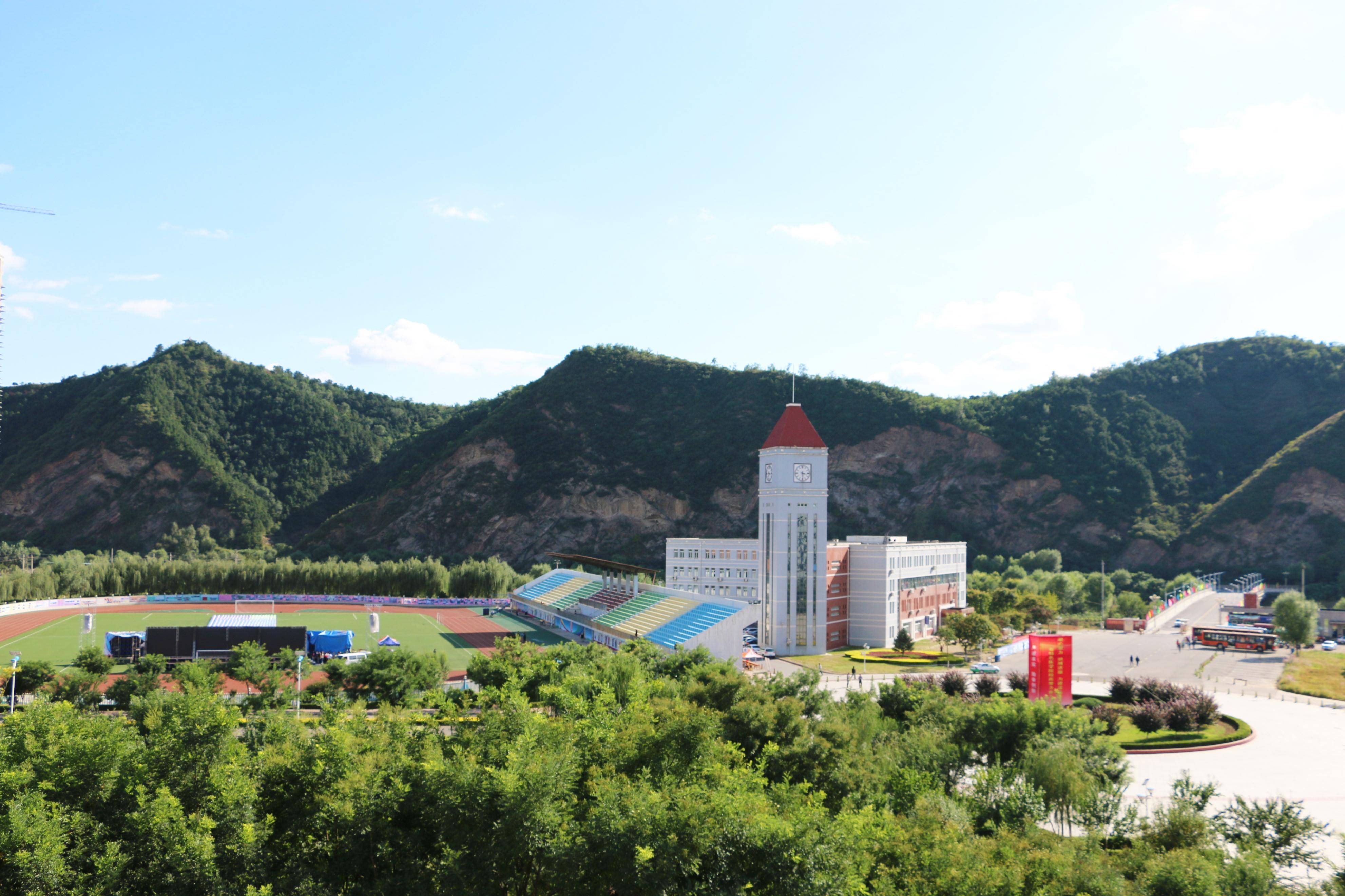 河北承德医学院图片