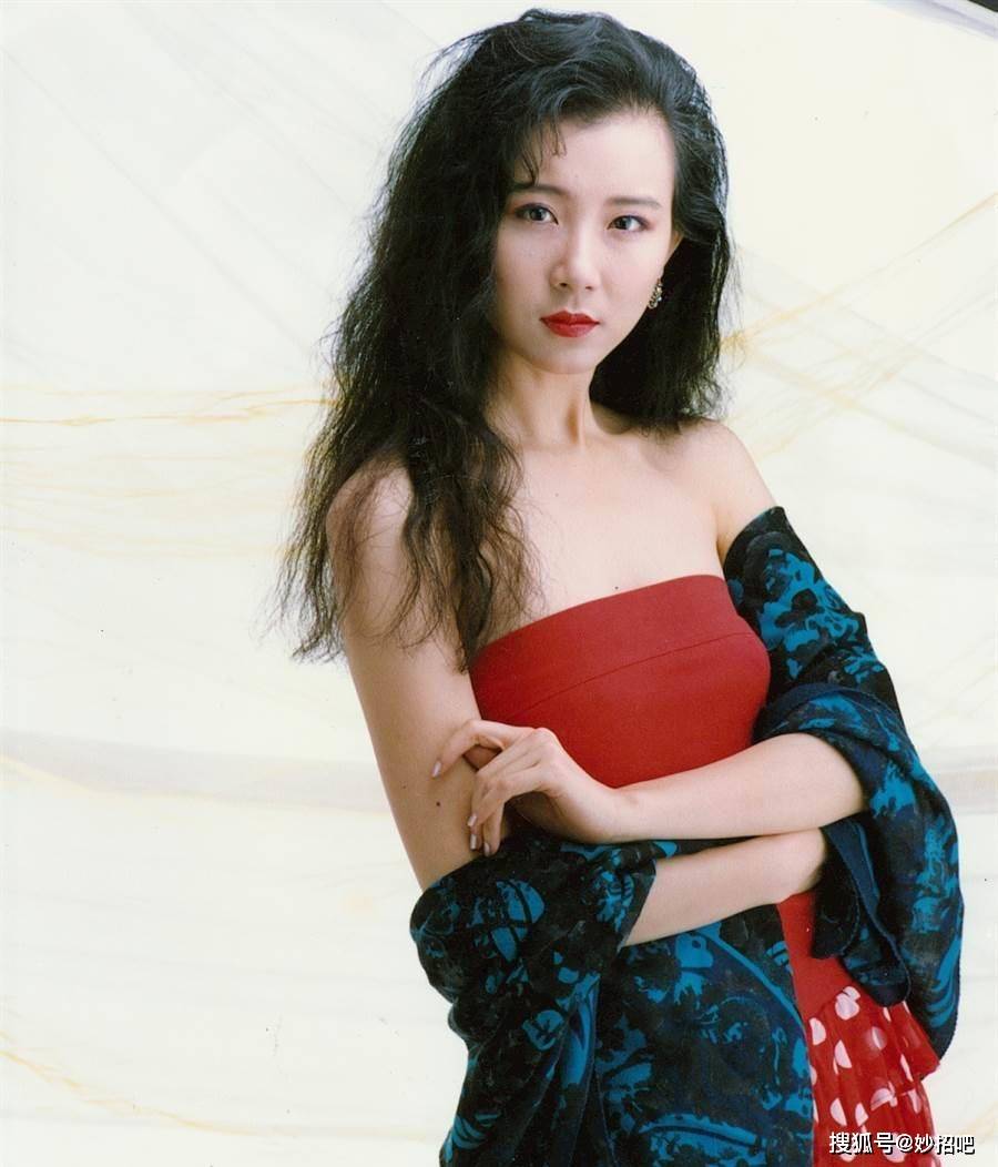 不管是什么样的形象,萧蔷的颜值在台湾也都是让人眼前一亮的,她被誉为