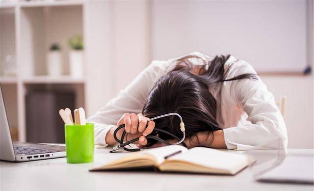 长期熬夜不可取!造成的这3个"变化",你可能扛不住