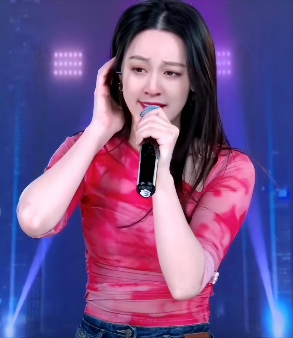 中国网红歌手唐艺靠着抖音一步步成长,前婆婆称她是好儿媳