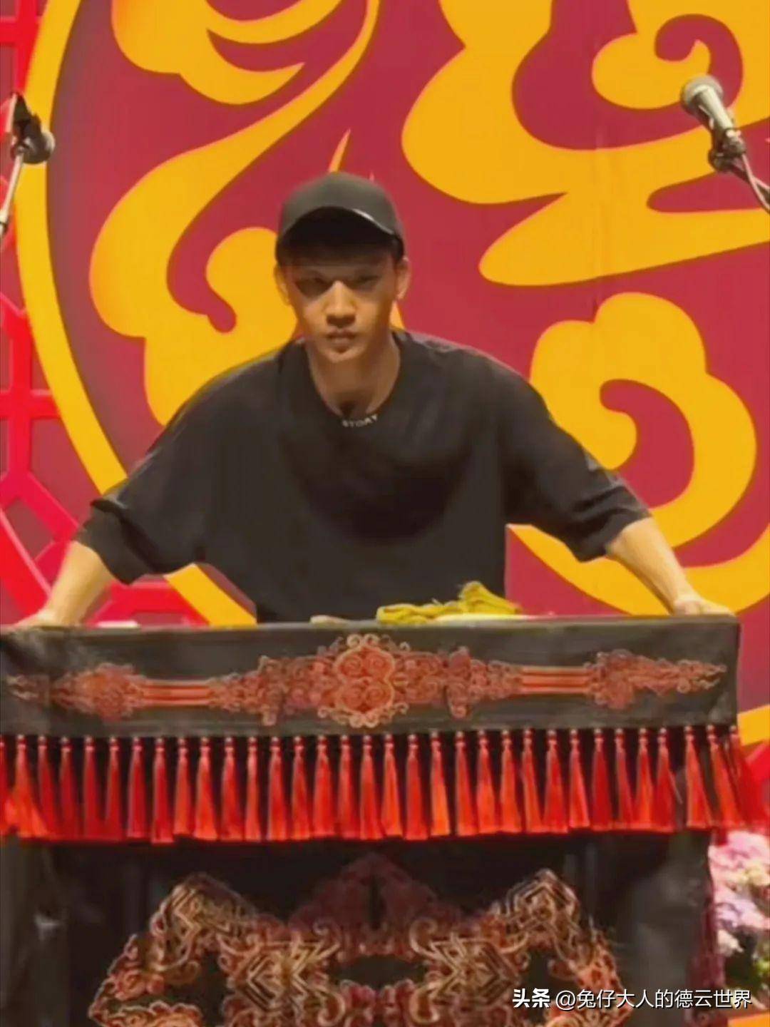 德云社岳云鹏北展演出,大徒弟捡场二徒弟助演,这俩徒弟属实优秀