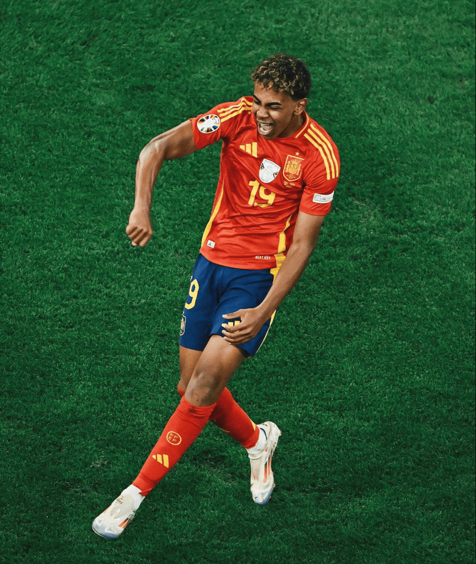 西班牙荣耀加冕!2比1击败英格兰,四夺欧洲杯冠军