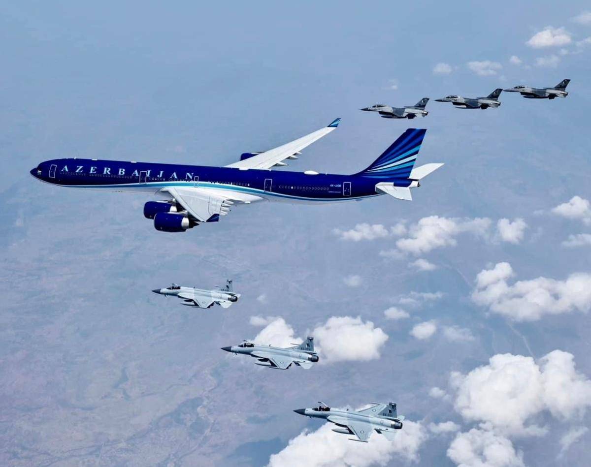 中美造战机同时护航,阿塞拜疆总统真有面子!阿空军该买枭龙了!