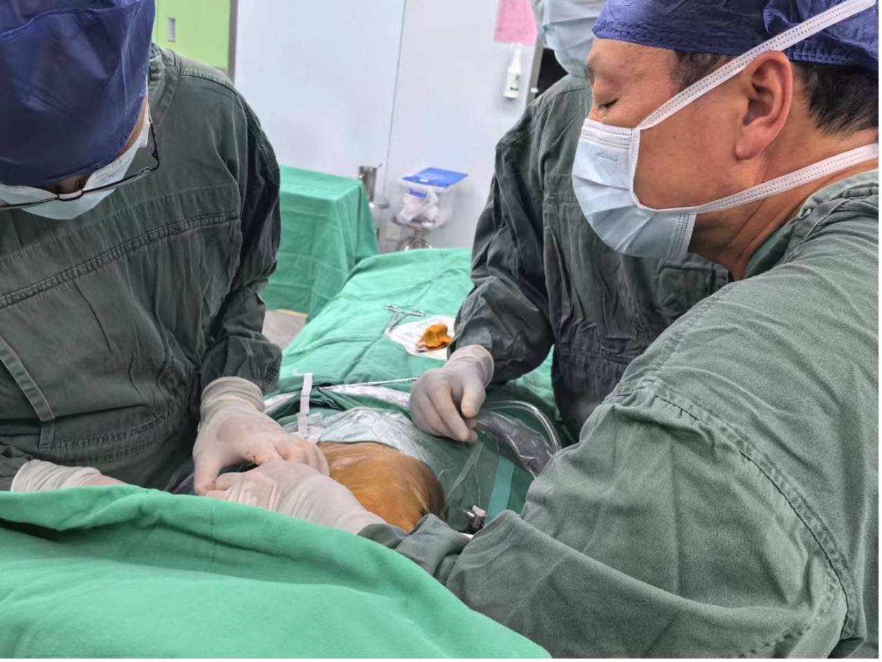 ql-align-justify">郑大一附院南区胸外科常规开展儿童漏斗胸nuss手术