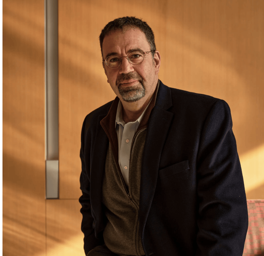 MIT教授阿西莫格鲁质疑AI对刺激经济提升作用引发争论