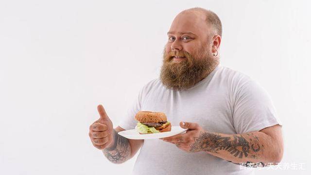 男性"发福"的年龄提前了?总结3个原因,现在知道还不晚