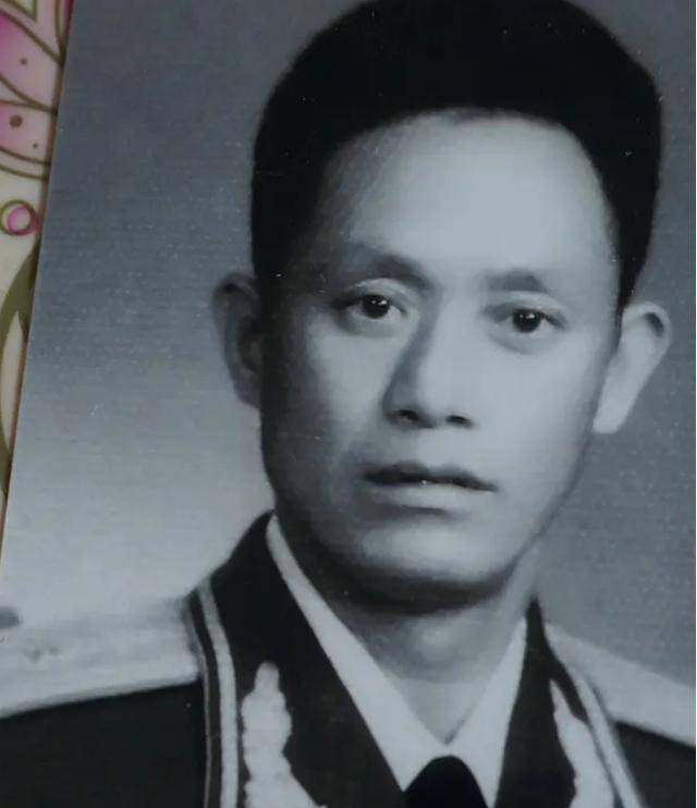 他19岁参加红军,土城一战打残了右臂,靠一支左手走完了长征_李德明