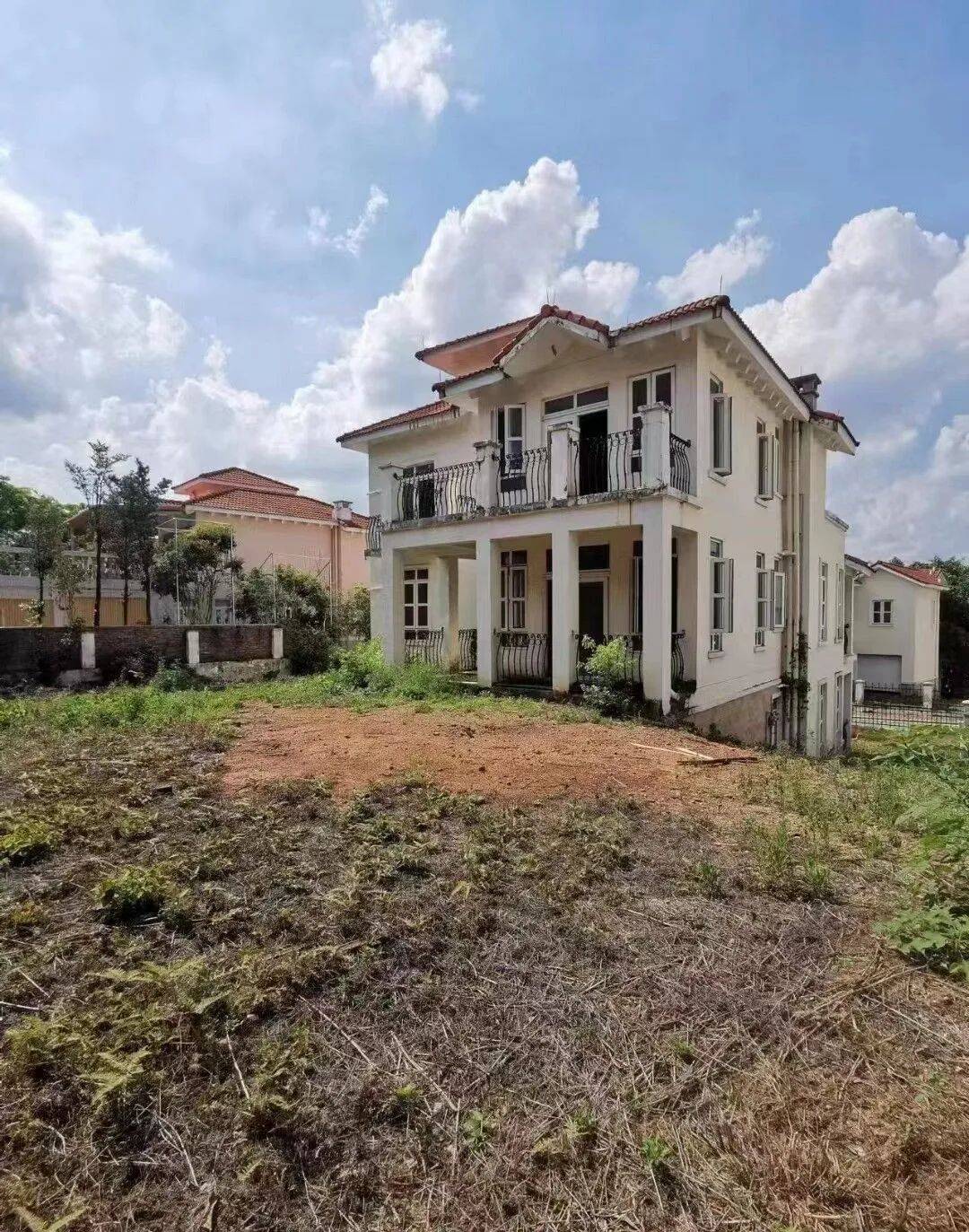 珠江壹城夏拿湾别墅售楼处电话→夏拿湾售楼中心电话→楼盘测评百科一