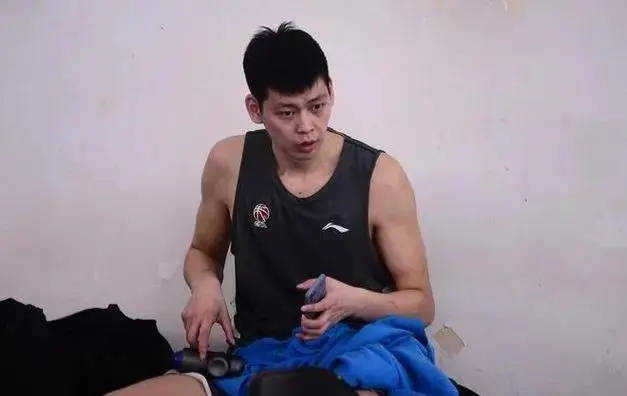 杨明对于球队的训练抓的非常严格,无论是老将还是年轻球员都一视同仁