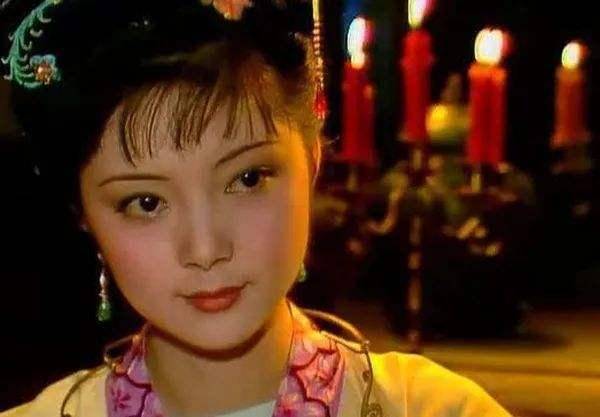 《红楼梦》:薛宝钗称呼凤姐为凤丫头,真的有问题吗?