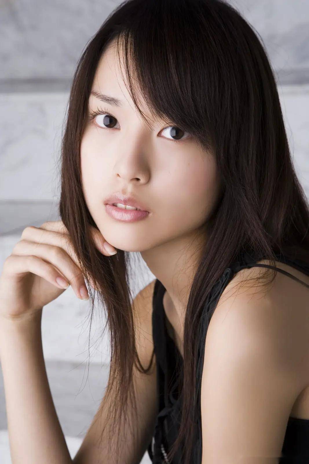 户田惠梨香的迷人身材和才华让无数人为之倾倒,这谁能顶得住!