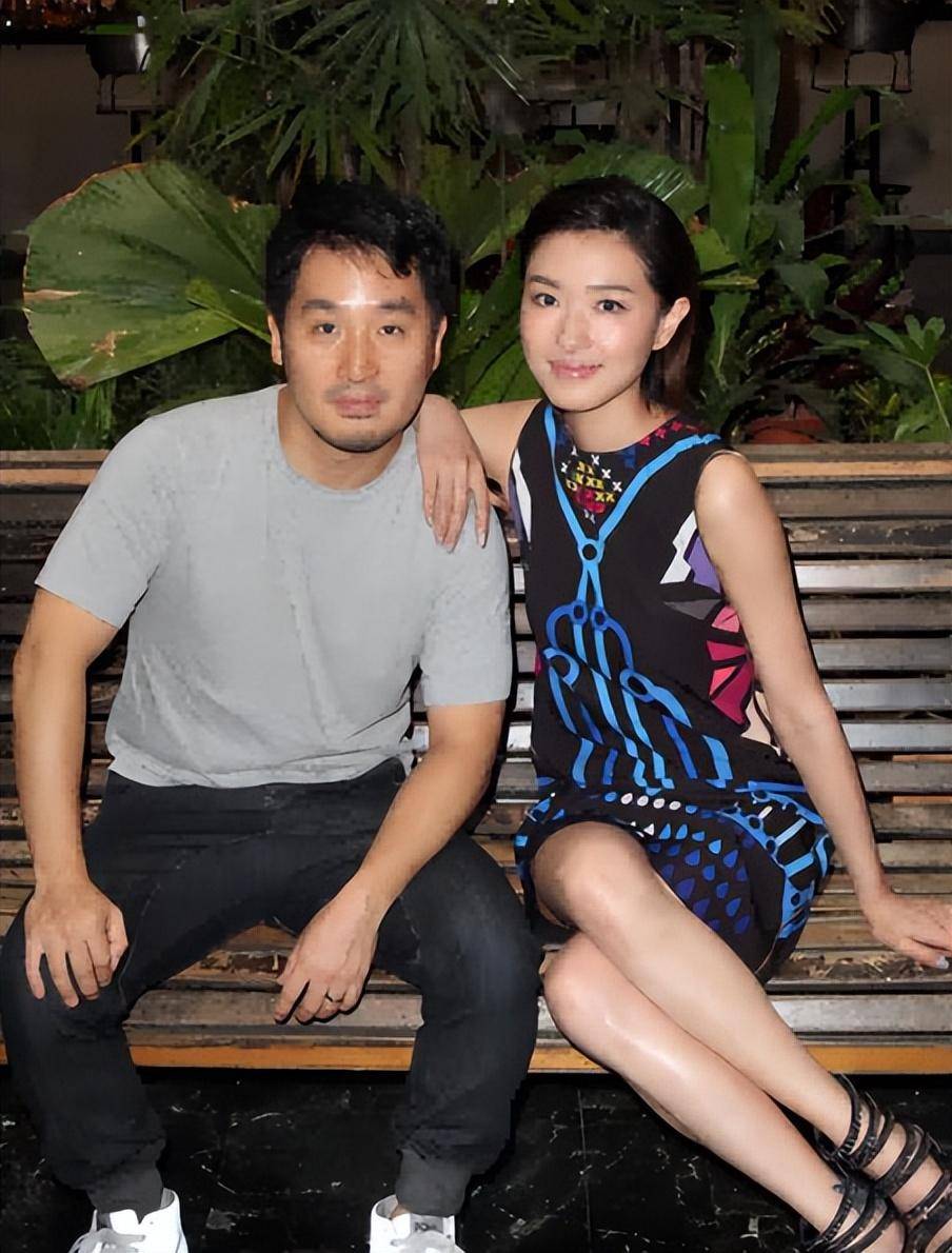 像是看在和万茜关系没有坐实的份儿上,张孝全竟和其他女人传出绯闻.