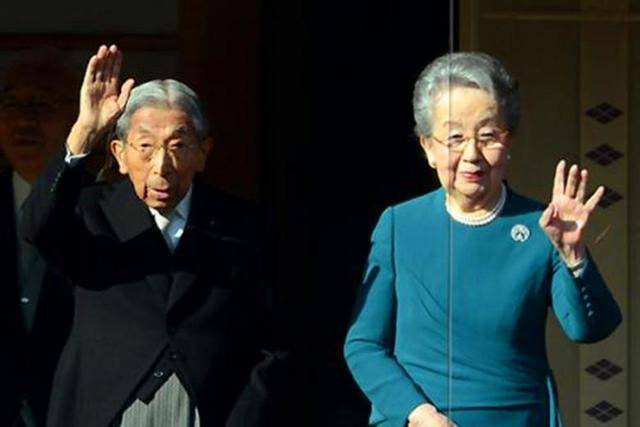 在裕仁天皇去世后,日本邀中国出席葬礼,我国代表仅用4个字回应