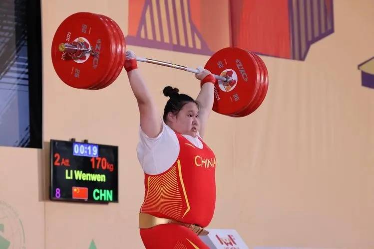 李雯雯:将成为首位两次登上最大级别举重冠军领奖台的女子选手